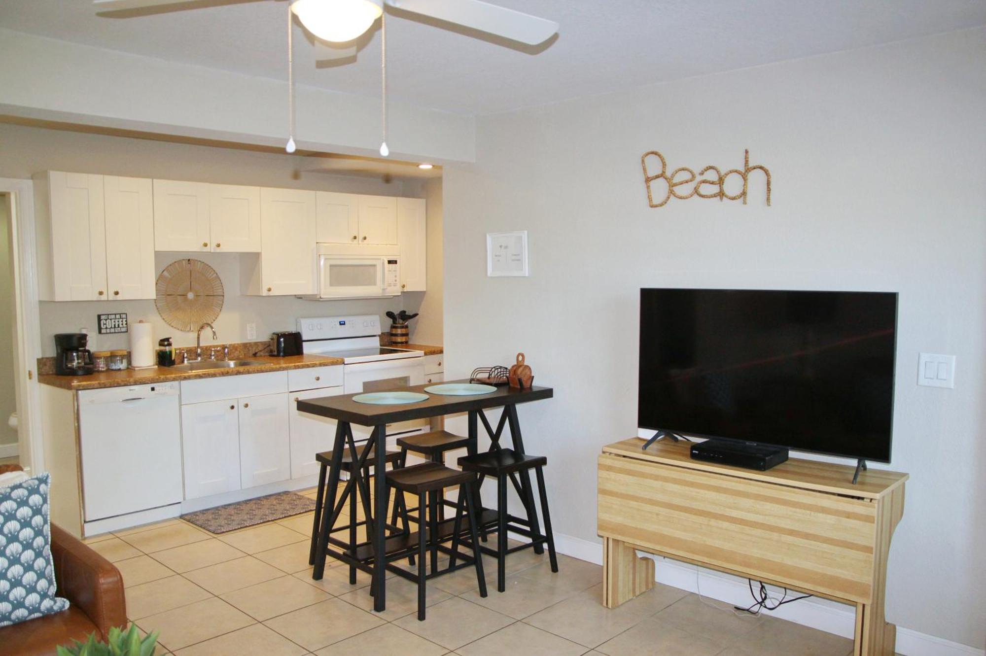 Naples Park Oasis - Cozy Two Bedroom Apartment Bagian luar foto