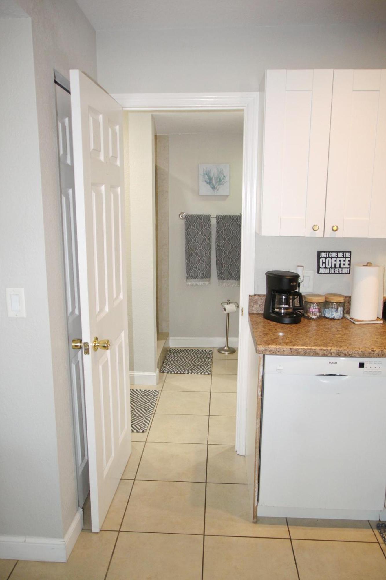Naples Park Oasis - Cozy Two Bedroom Apartment Bagian luar foto